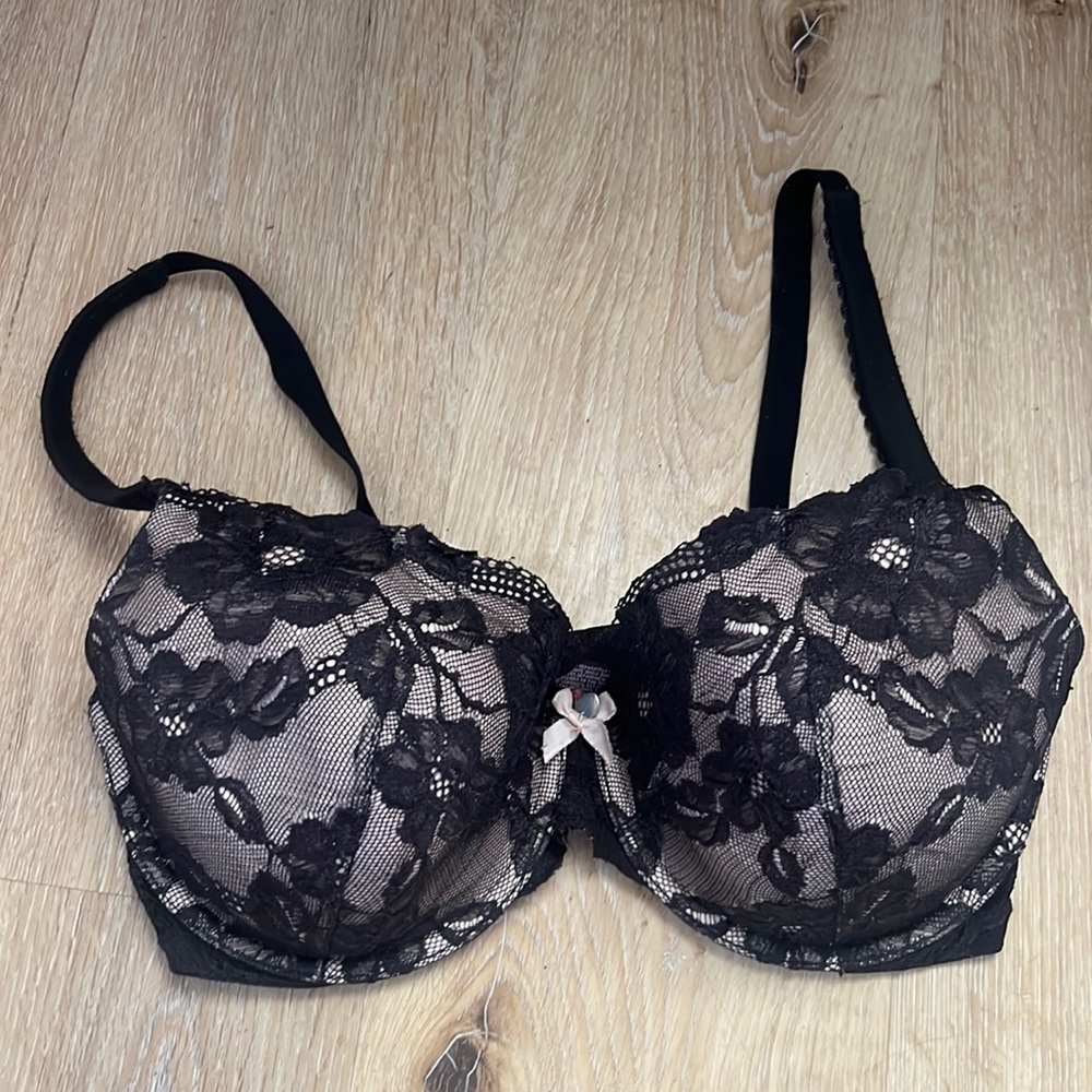 Womens Sz 34 DDD Victoria’s Secret black lace body by Victoria lined bra